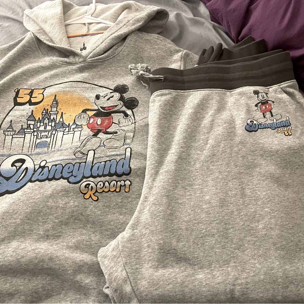 Disneyland Resort sweat set